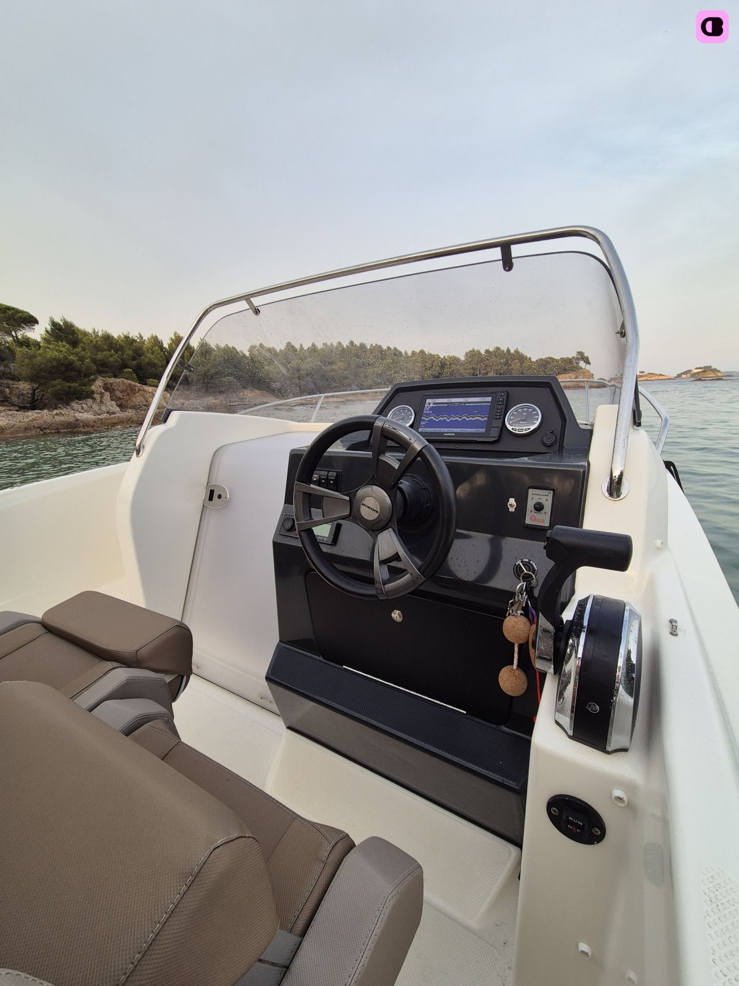 Bateau à moteur QUICKSILVER Sundeck 675 150cv 8