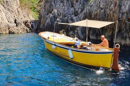 Rental Motorboat Aprea mare Gozzo Capri