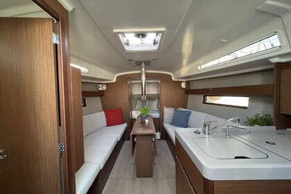 Charter Sailboat Bénéteau Oceanis 34.1 First line - 3 cab. Šimuni