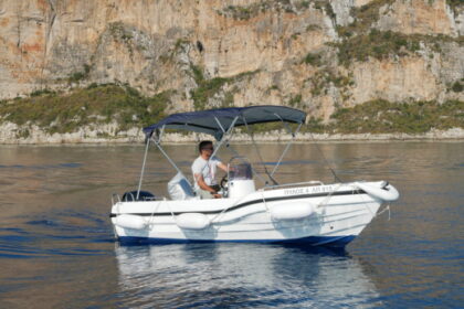 Charter Motorboat nireus 455 Pilos