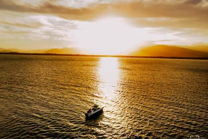 Rental Motorboat Ecomariner ALfa 300 Enseada da Pinheira