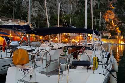 Charter Sailboat Jeanneau Sun Odyssey 42 Bar
