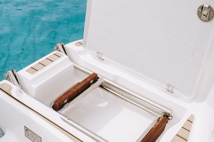 Alugue este iate para conhecer Menorca e suas prai