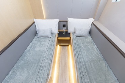 Hyra båt Motorbåt 62 FT Brand New 2023 Model Fresh Yacht Dubai