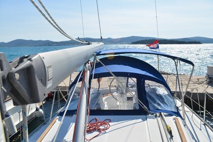 Beneteau Oceanis 323 Clipper in Marina Kornati