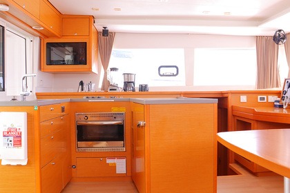 Hire Catamaran Lagoon-Bénéteau Lagoon 450 F - 4 + 2 cab. Tortola