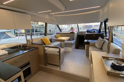 Charter Motor yacht Jeanneau Prestige 420 Fly Fréjus