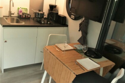 Hausboot boat without a licesne in Marina Wolfsbru