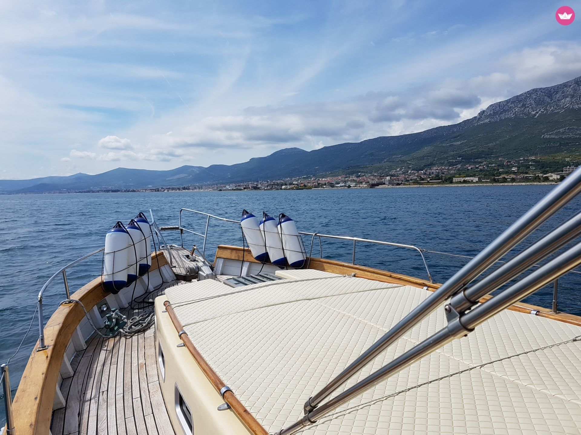 Motorboat Traitional Croatian Boat Leut Vagabundo for hire