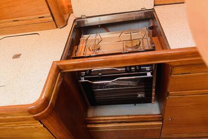 Bavaria 42 (2007) Yacht Charter in Salamina