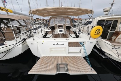 Noleggio Barca a vela DUFOUR 430 Zaravecchia