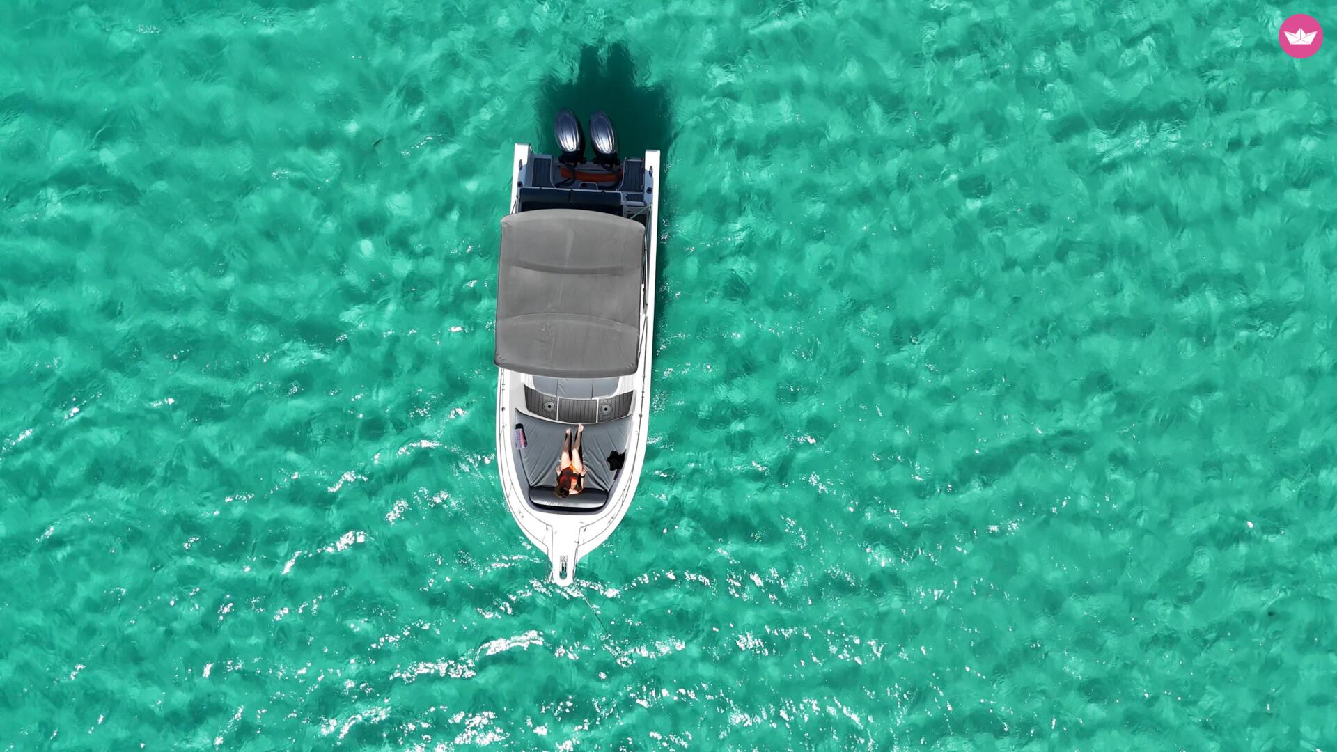 Bateau à moteur Kelt White Shark 265 300cv