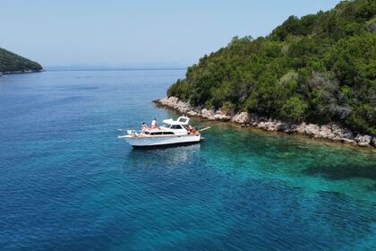 Charter Motorboat Chris Craft 31 Commander Sport Express Corfu