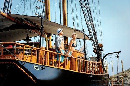 Luxury Motorsailer in Athens & Mykonos!