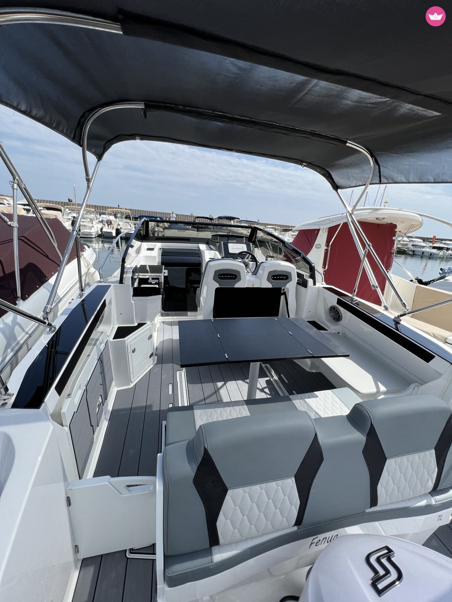 Bateau à moteur Karnic CS700S 250cv 2
