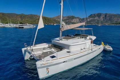 Lagoon 450F Catamaran with a capacity of 6 people