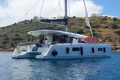 Hire Catamaran Lagoon-Bénéteau Lagoon 42 - 4 + 2 cab. Alimos