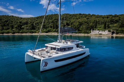 Czarter Katamaran Catana Group Bali 4.8 - 6 + 1 cab. Trogir