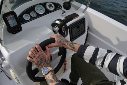 Aluguel Barco sem licença  Ranieri shark 19 Como