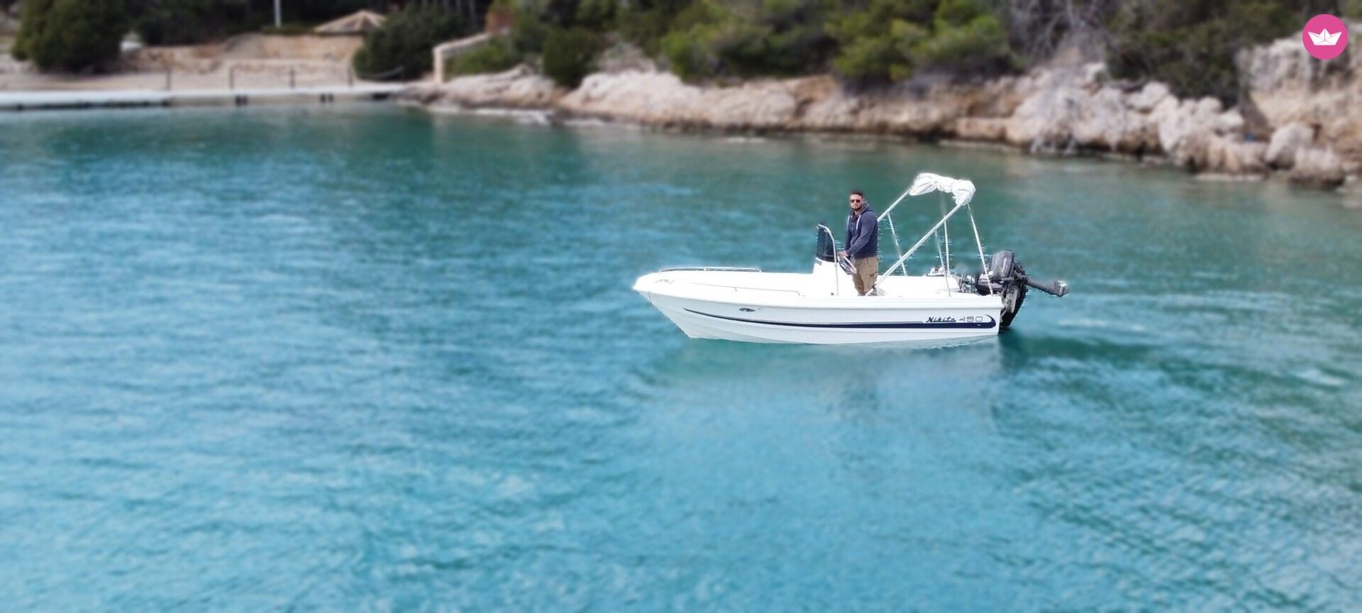 Bateau à moteur NIKITA