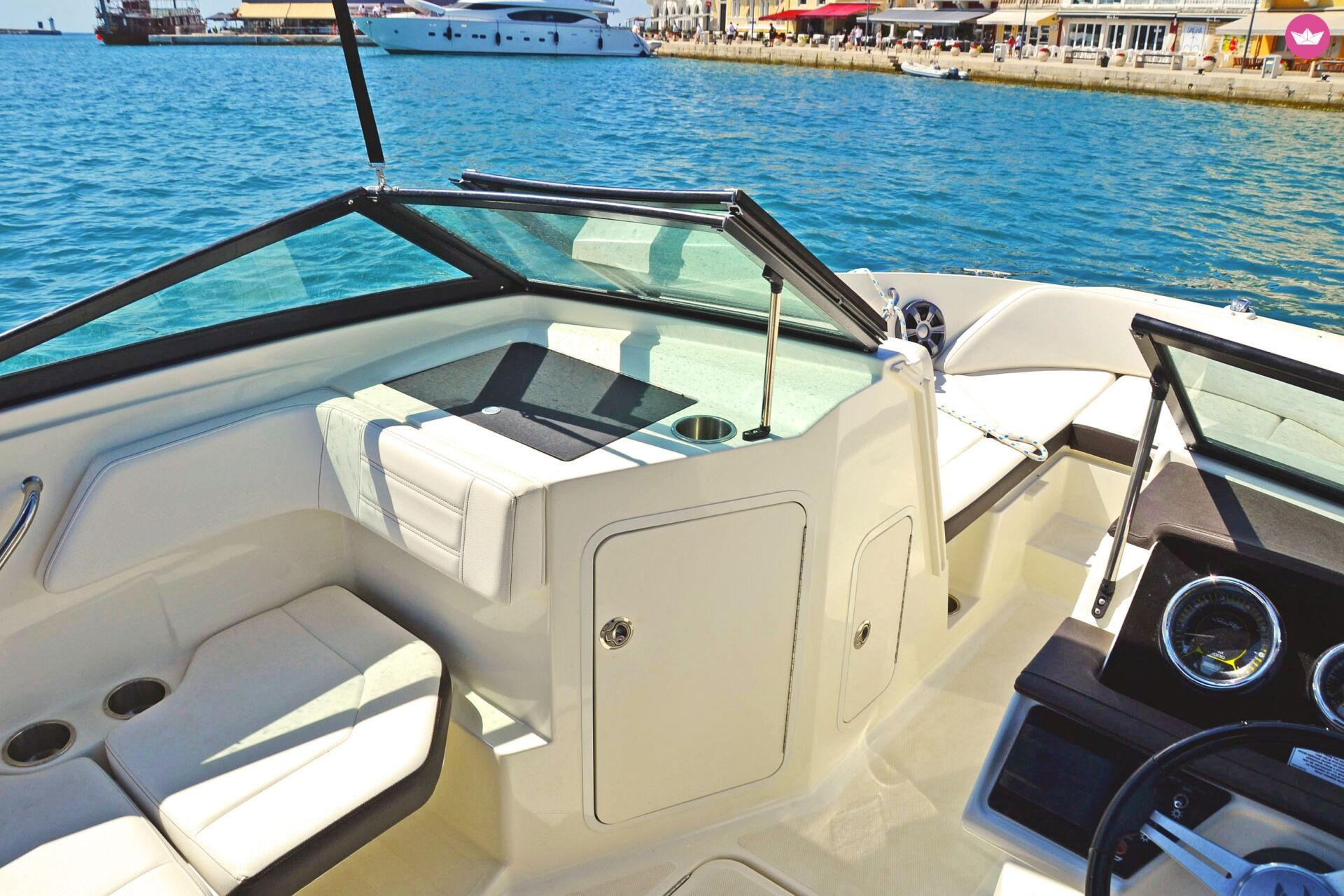 Sea Ray 19 SPX - Powerboat and RIB