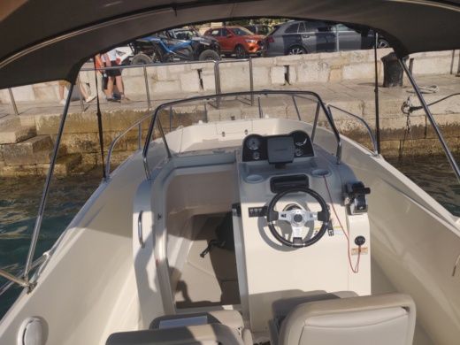 Motorboat Quicksilver Activ 675 Open Boot Grundriss