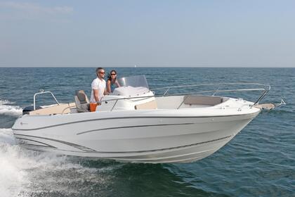 Hyra båt Motorbåt Jeanneau Cap camarat 7.5 Cc - Honda 250 Trogir