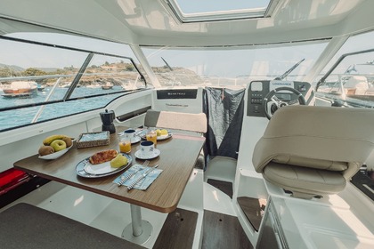 Beneteau Antares 8 in Cadaqués, Port Lligat