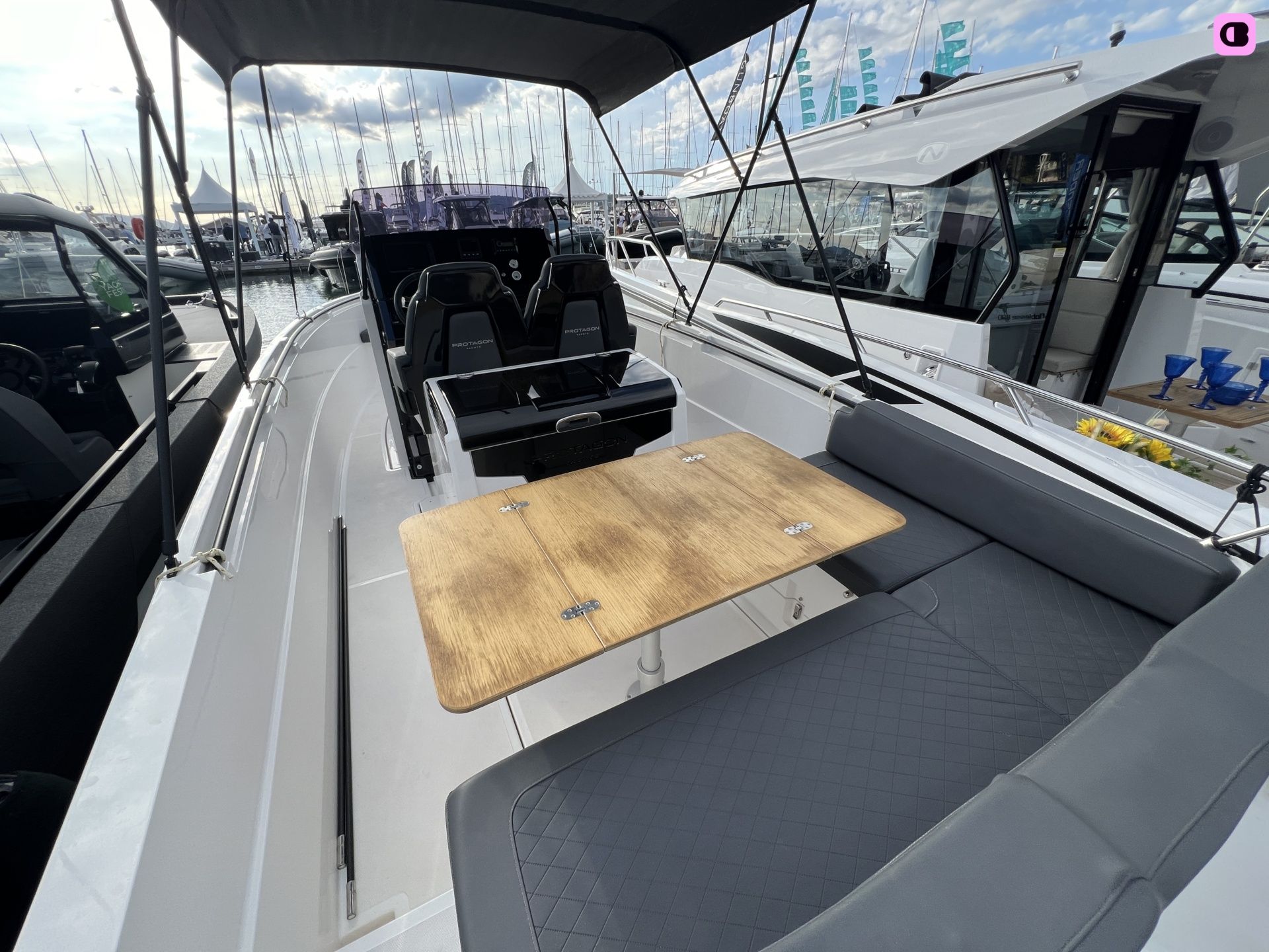 Bateau à moteur PROTAGON YACHTS PROTAGON 25 300cv 2