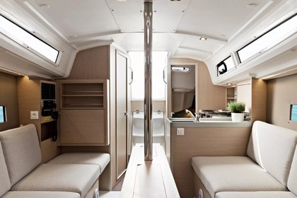 Disfruta alquilando este fantástico Beneteau Oceanis 30.1 Nuevo a Estrenar!