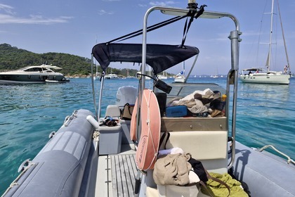 SEMI RIGIDE AVEC SKIPPER PORQUEROLLES