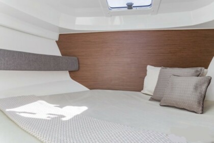 Antares 8 OB in Marina Dunat