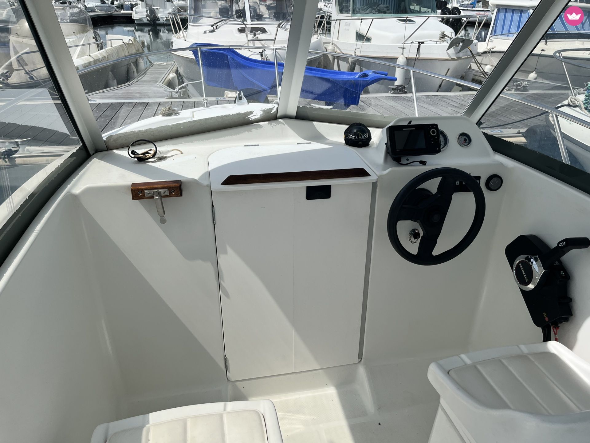 Bateau à moteur Beneteau Antares 600 8