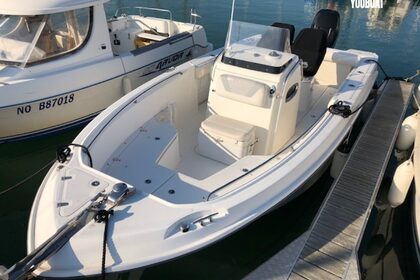 Location Bateau à moteur BOSTON WHALER Outrage 220 Bénodet
