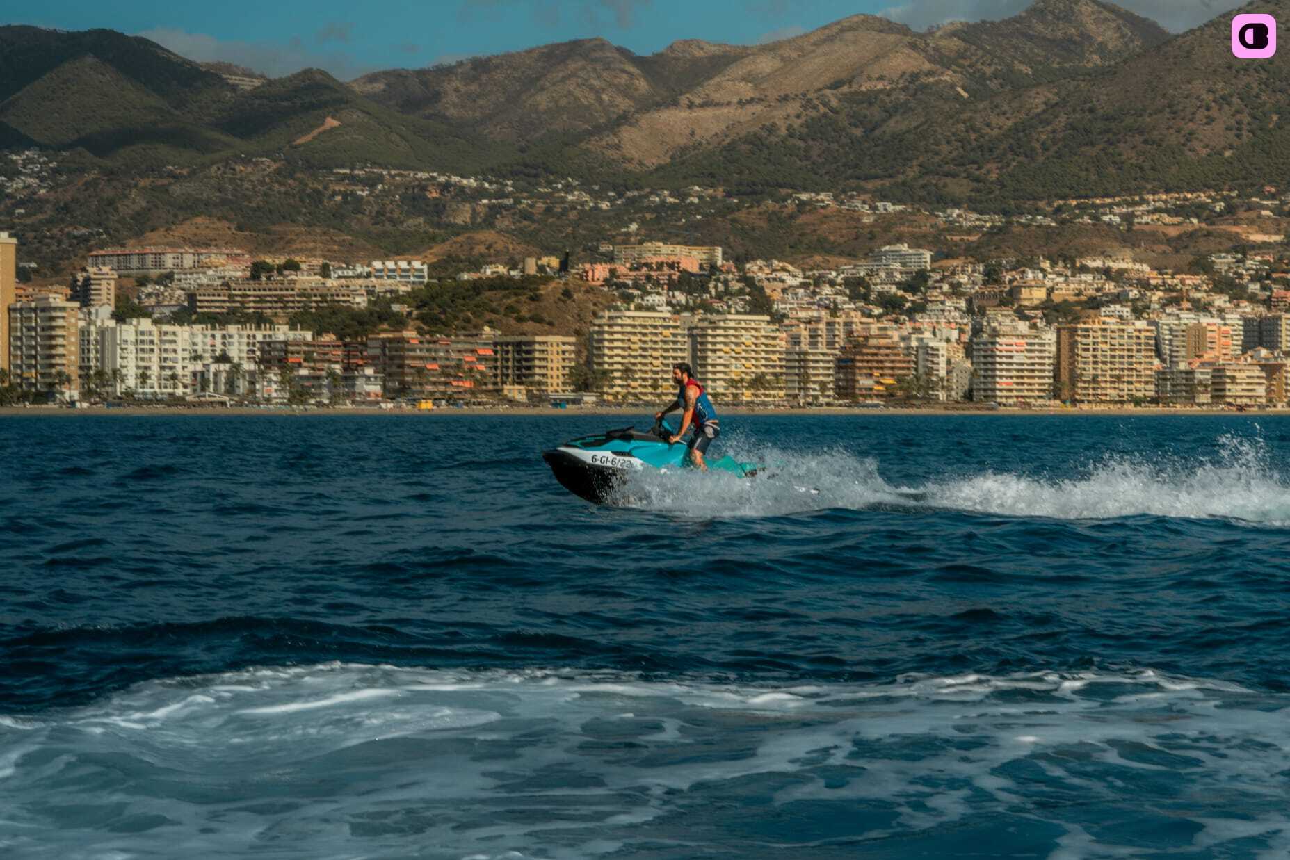 Jet-ski Seadoo JETSKI 70€ 30 MIN Y 130 EUR 1 HOUR 130cv 8