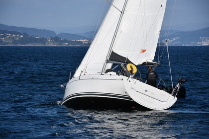 Charter Sailboat Hanse Hanse 315 Vigo