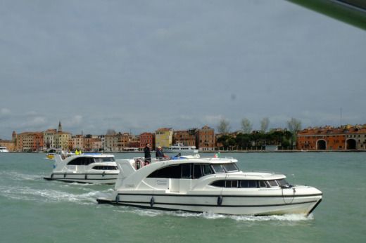 Charter Houseboat Holidays Italia Minuetto 6 Houseboat (2010) In ...