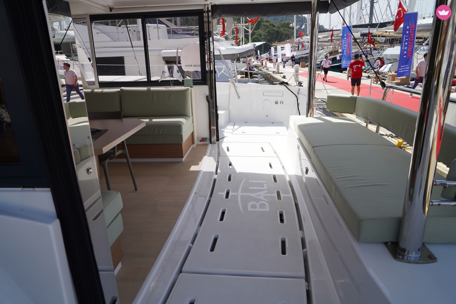 Catamaran Catana Group Bali 4.6 - 5 + 1 cab. 14m 2