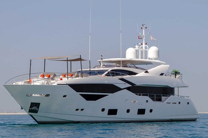 Charter Motorboat Sunseeker 116 Dubai