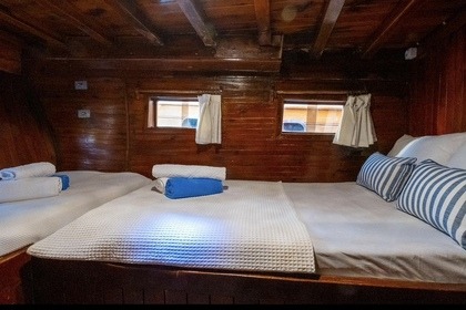 BOAT CHARTER FOR DAILY & WEEKLY HIRE