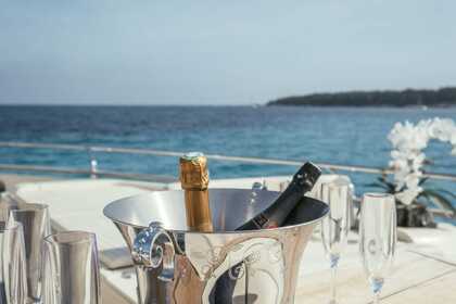 TO ESCAPE  Ferretti Altura 690