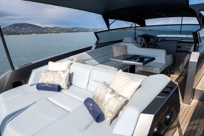 Verhuur Motorboot Vanquish Yachts Vanquish 45 Port Grimaud