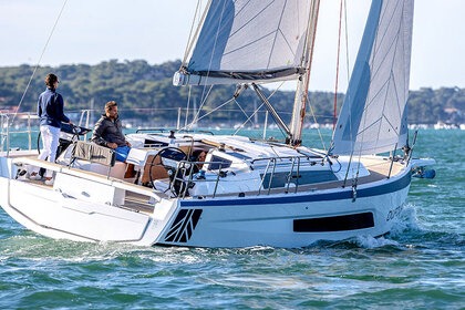 Noleggio Barca a vela Dufour Yachts Dufour 37 - 3 cab. La Rochelle