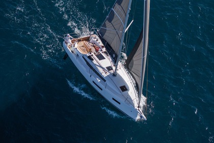 Charter Sailboat Jeanneau Sun Odyssey 350 Cádiz