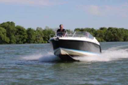 Hire Motorboat Quicksilver 645 Activ Cabine Mâcon