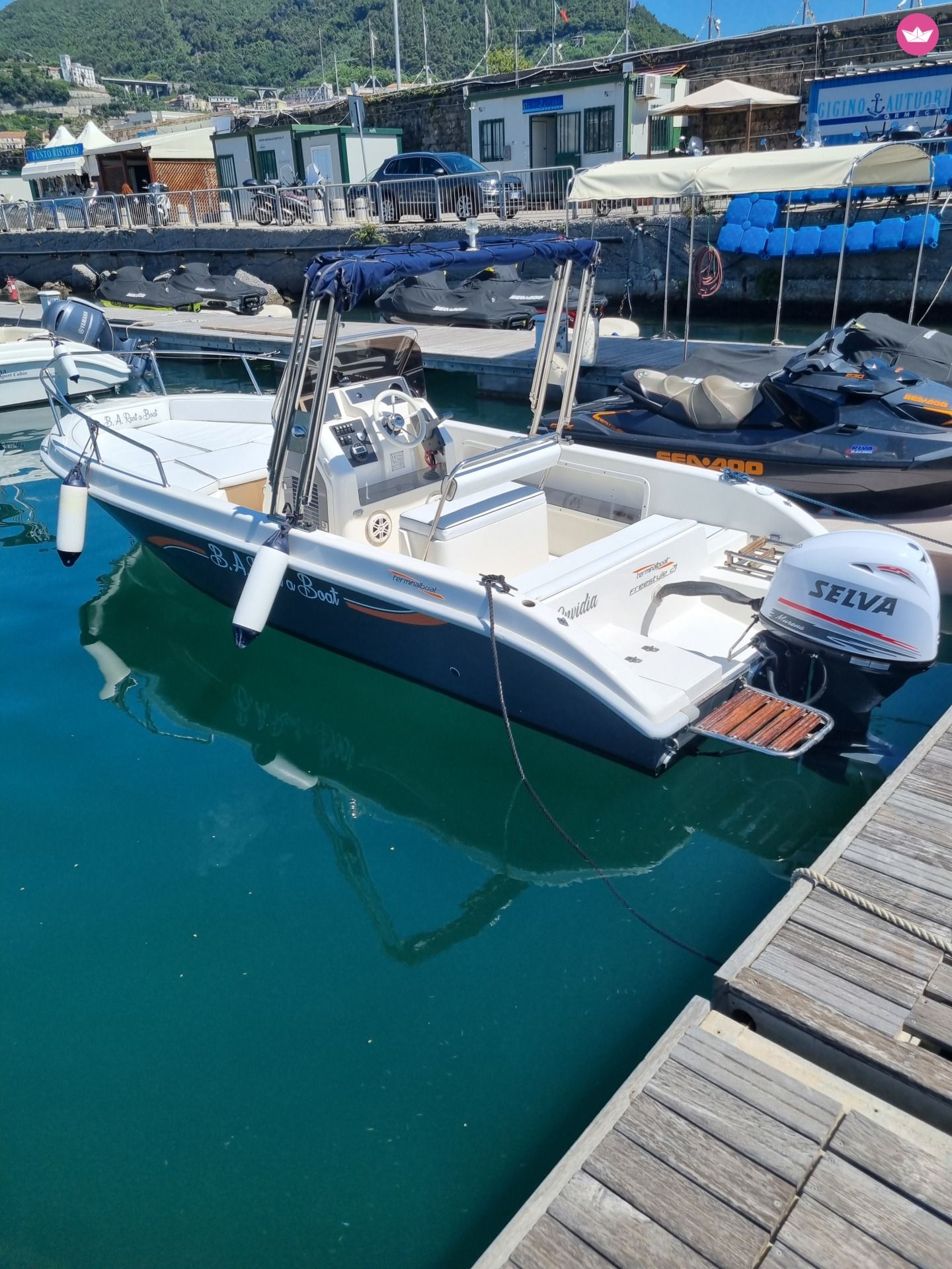 Bateau à moteur Terminal