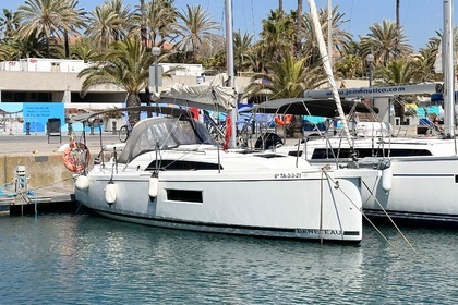 Rental Sailboat Beneteau Oceanis 30.1 Barcelona