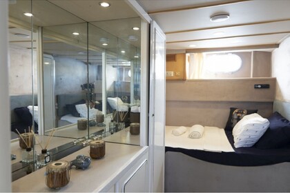 M398 Ultraluxury Motoryacht For Rent 6 People