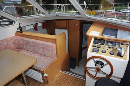 Rent this houseboat and get to know  Havel