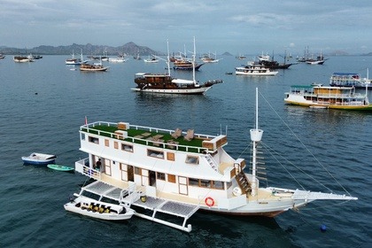 Rental Sailboat Bira Phinisi Komodo